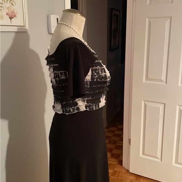 Joseph Ribkoff gorgeous dress - Picture 3 of 4